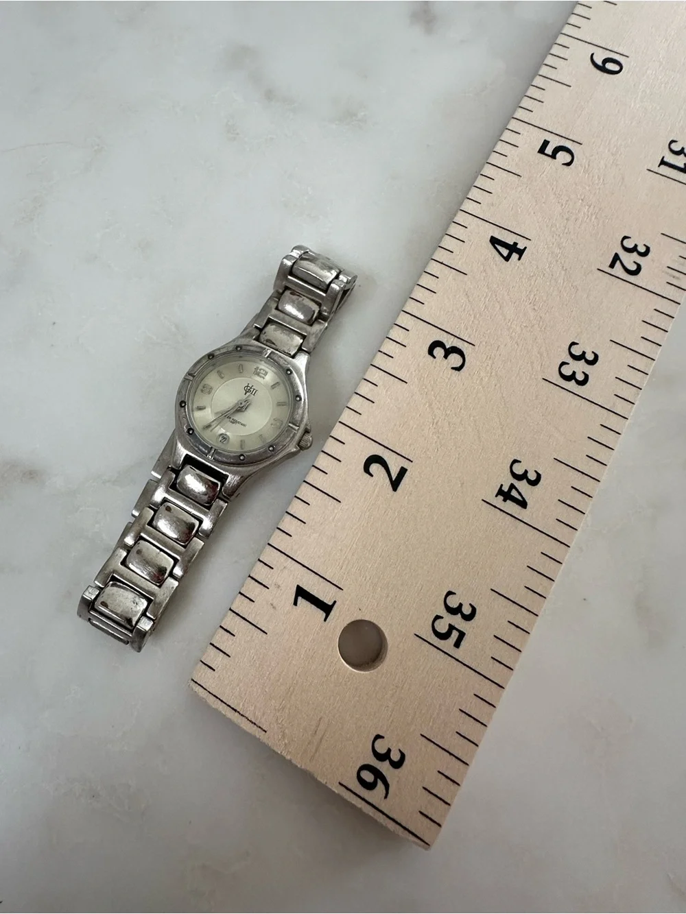 Vintage VG ll Ladies Quartz Watch Silver Tone V8234